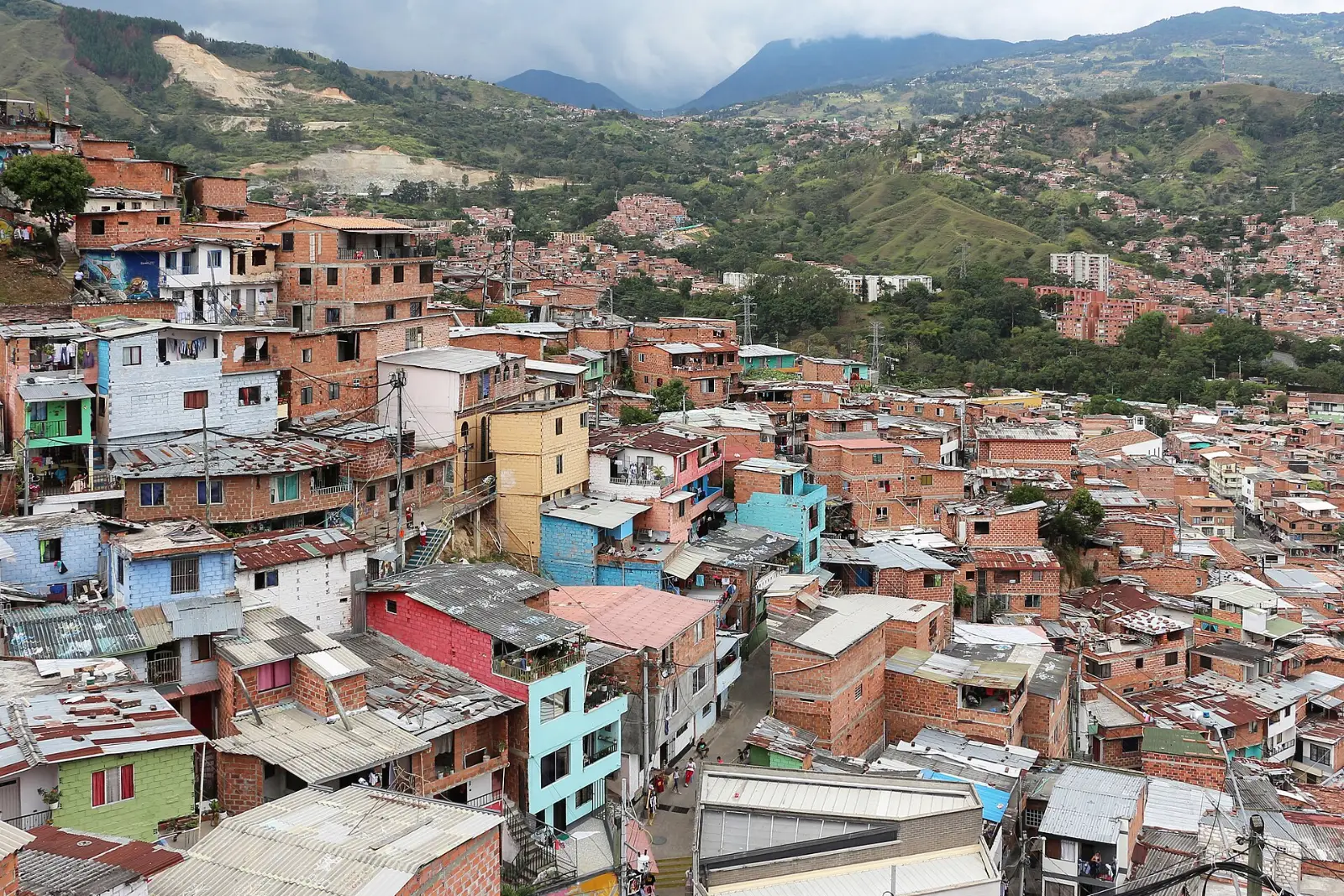 Comuna 13 de Medellín: historia, grafitis, escaleras eléctricas y cómo visitarla