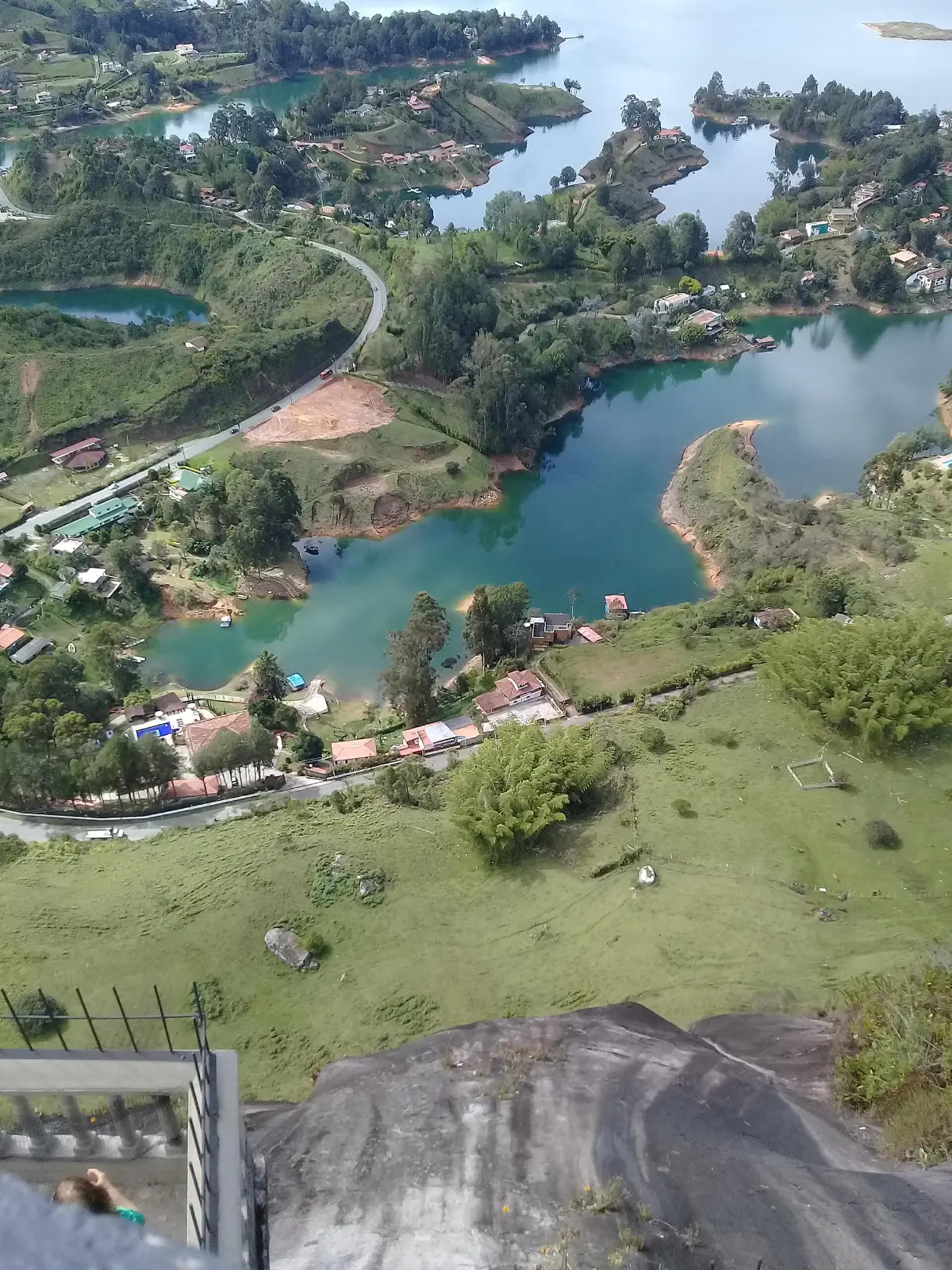 Islands and peninsulas of the Peñol-Guatapé reservoir