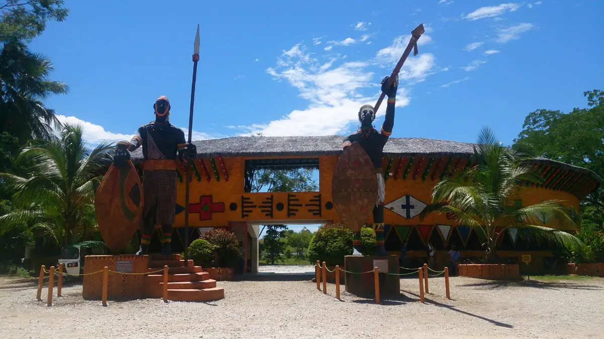 African-inspired sculptures at Hacienda Nápoles