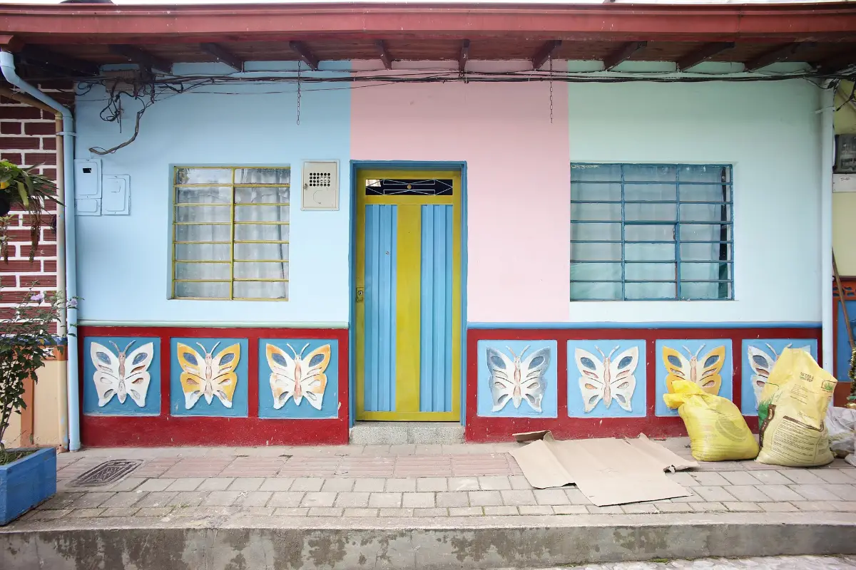 Colorful house fronts with zócalos in Guatapé