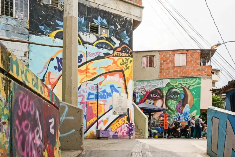 Grafitis en la Comuna 13 de Medellín