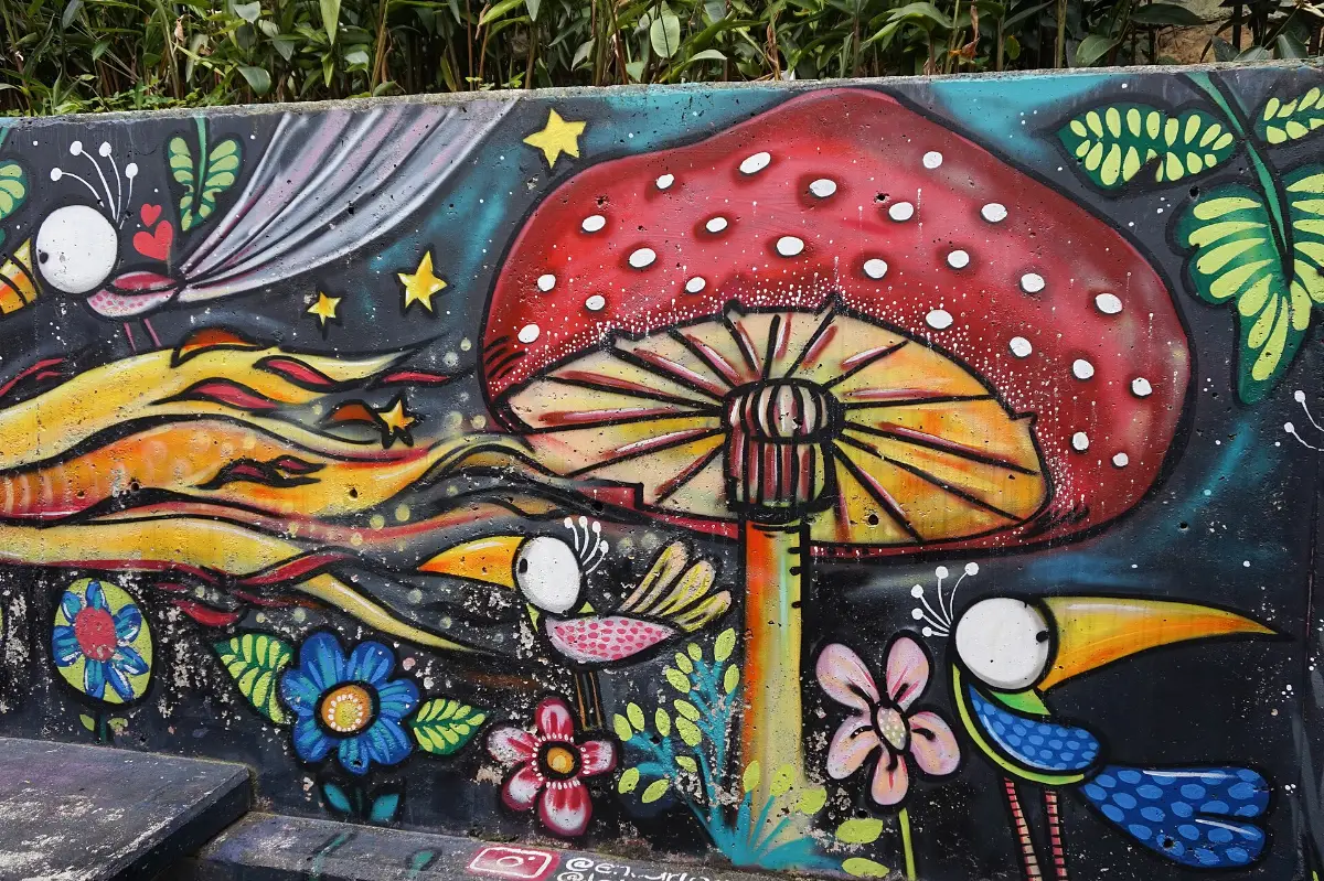 Mural de grafiti en la Comuna 13 de Medellín