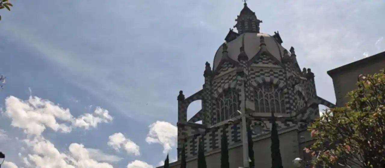 Palacio de la Cultura junto a la Plaza Botero, Medellín