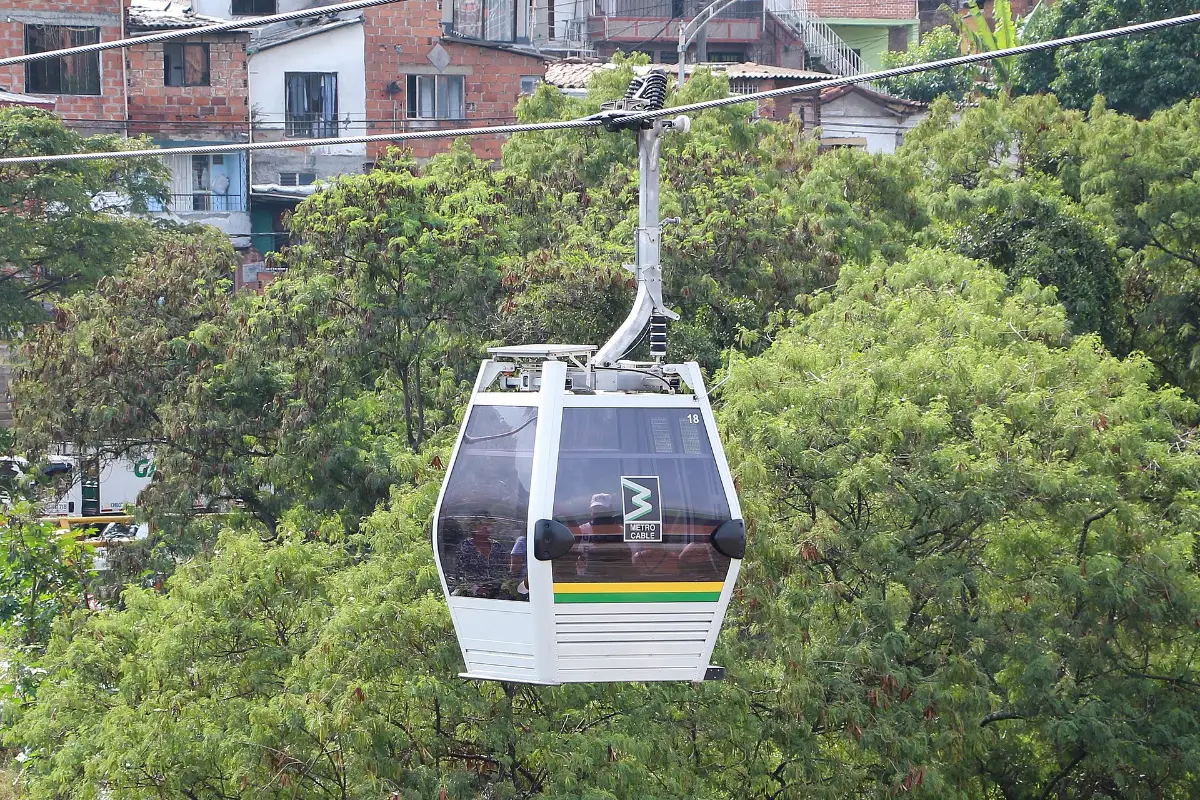 Metrocable Line K cabins above Medellín neighborhoods